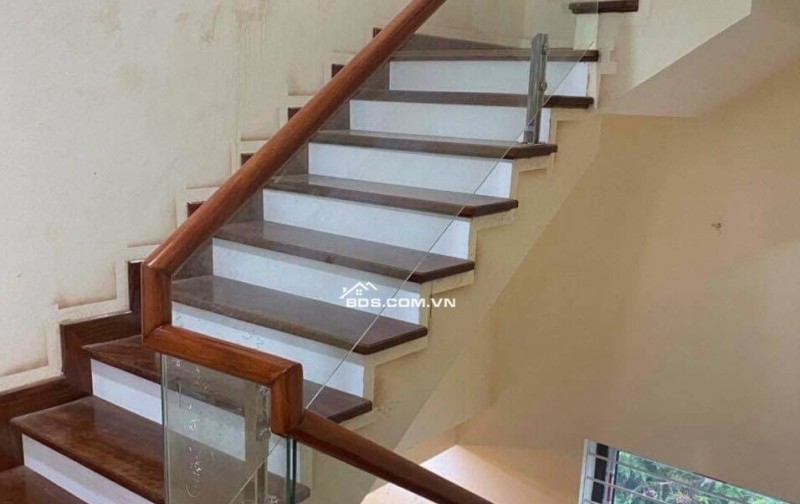 Mình cho thuê nhà mới, hai đường đi, Thái Hà; vỉa hè 92m2* 5T- 30 Tr